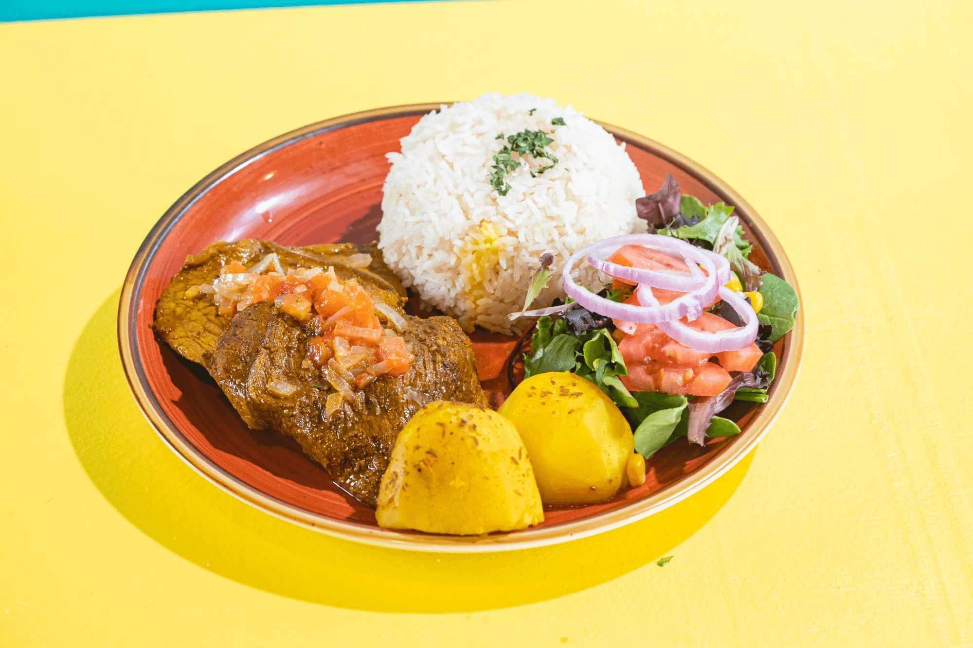 LUNES: Sudado de carne 